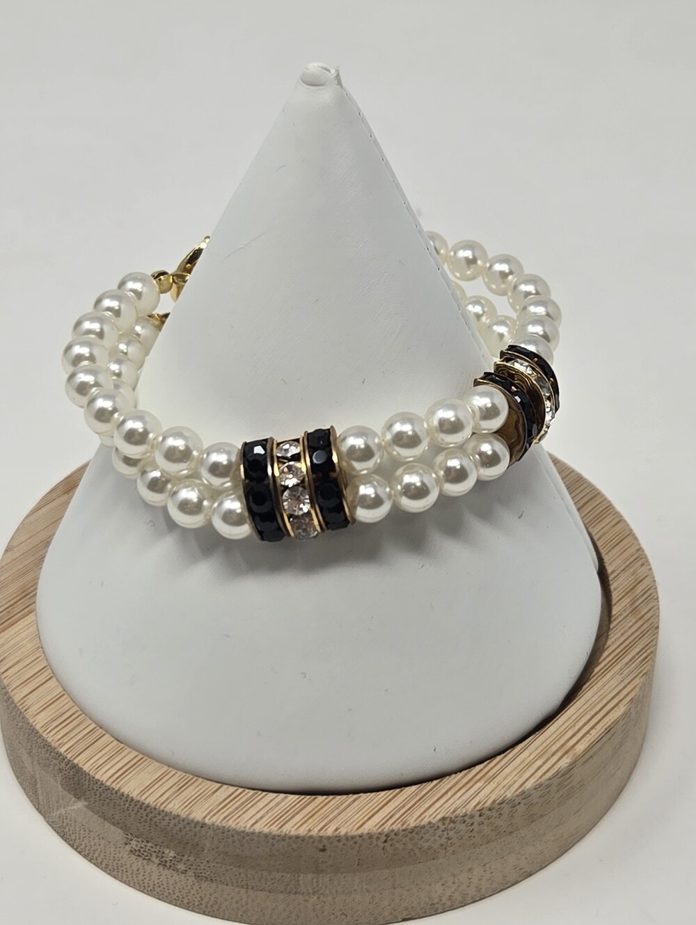 VINTAGE CAROLINA HERRERA FAUX PEARL BRACELET BOX CLASP WOMEN JEWELRY BLACK TIE
